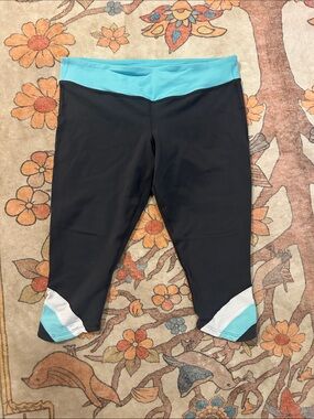 lululemon athletica Black Capris with Aqua and White Accents